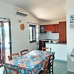 Le Maree I Lentischi Apartment *